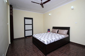 Green Suits By OYO Rooms