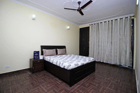 Green Suits By OYO Rooms