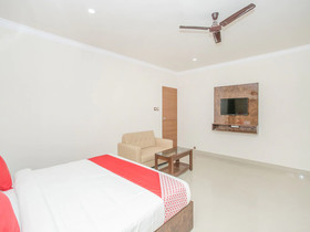 High Street by OYO Rooms