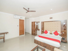 High Street by OYO Rooms
