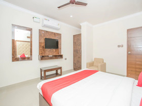 High Street by OYO Rooms