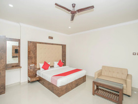 High Street by OYO Rooms