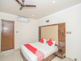 High Street by OYO Rooms