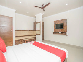 High Street by OYO Rooms