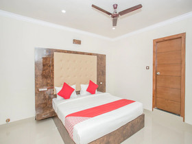 High Street by OYO Rooms