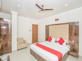 High Street by OYO Rooms