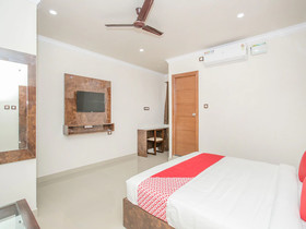 High Street by OYO Rooms