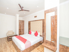 High Street by OYO Rooms