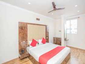 High Street by OYO Rooms