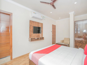 High Street by OYO Rooms