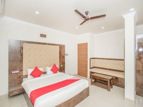 High Street by OYO Rooms