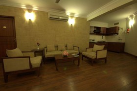 HM Suites & Studios