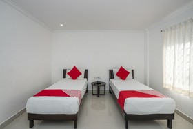Hotel Cosmopolitan By OYO Rooms