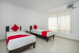 Hotel Cosmopolitan By OYO Rooms