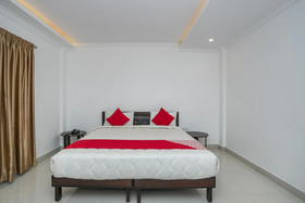 Hotel Cosmopolitan By OYO Rooms