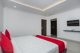 Hotel Cosmopolitan By OYO Rooms