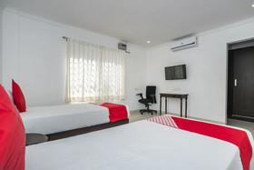 Hotel Cosmopolitan By OYO Rooms