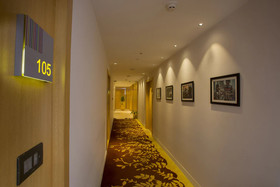 Hotel Fountain Tree By TGI