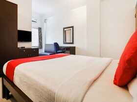 Hotel GMR 18 Grand by OYO Rooms