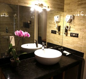 Hotel Leroy Grand - Yeshwanthpur