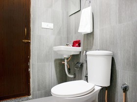 OYO Collection O Hotel Tiara Near Christ University