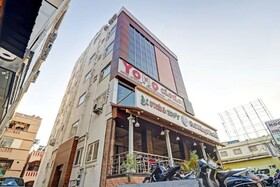 Iroomz Sri Udupi Park Suites Pmc
