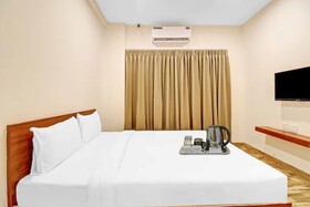 Iroomz Sri Udupi Park Suites Pmc