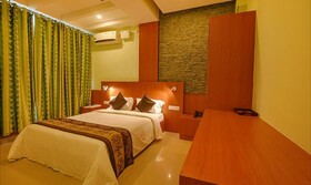 Jen & Jo Hotel By Fab