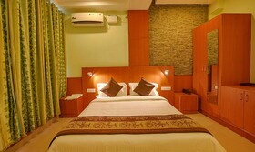 Jen & Jo Hotel By Fab