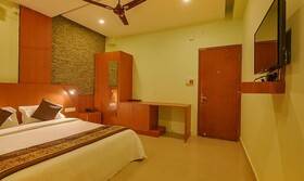 Jen & Jo Hotel By Fab