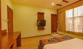 Jen & Jo Hotel By Fab
