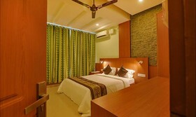 Jen & Jo Hotel By Fab