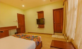 Jen & Jo Hotel By Fab