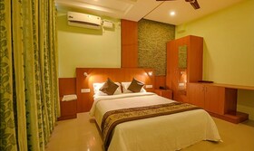 Jen & Jo Hotel By Fab