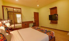 Jen & Jo Hotel By Fab