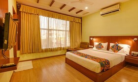 Jen & Jo Hotel By Fab