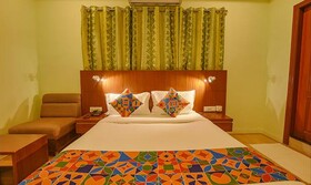 Jen & Jo Hotel By Fab