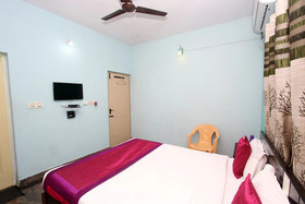 J J Palace By OYO Rooms