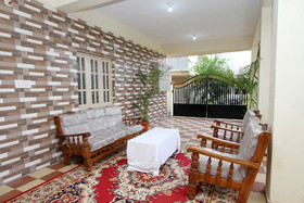 J J Palace By OYO Rooms