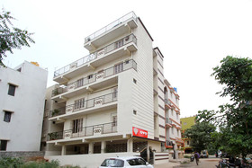 J J Palace By OYO Rooms