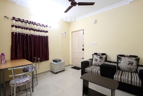 J J Palace By OYO Rooms