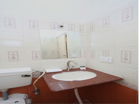 Majestic By OYO Rooms