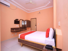 Majestic By OYO Rooms