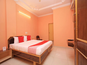 Majestic By OYO Rooms