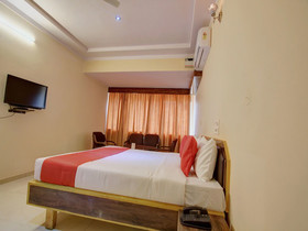 Majestic By OYO Rooms