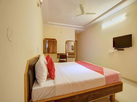 Majestic By OYO Rooms