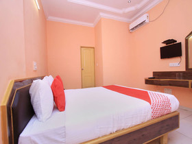 Majestic By OYO Rooms