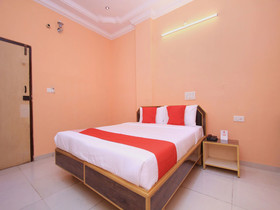 Majestic By OYO Rooms