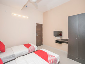 Maple Tree By OYO Rooms