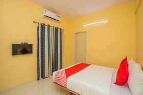 OYO 10522 Varcity Emerald